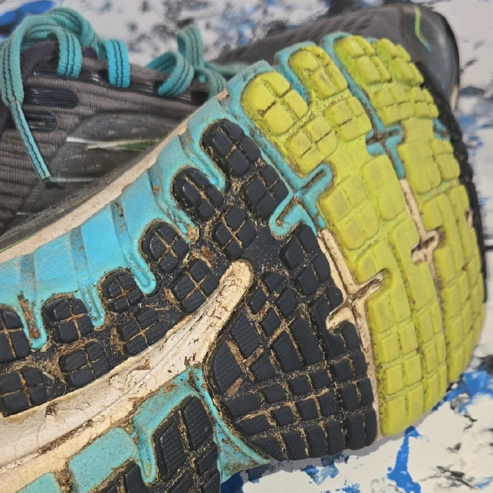 Brooks Women's Gray and Teal Sneakers